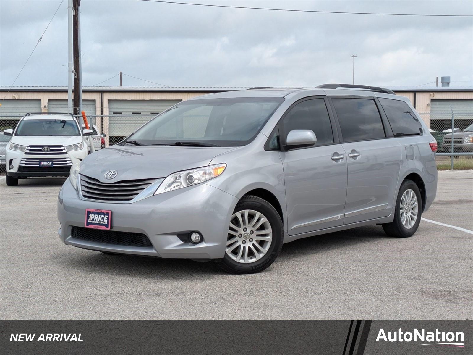 2017 Toyota Sienna Vehicle Photo in Corpus Christi, TX 78415