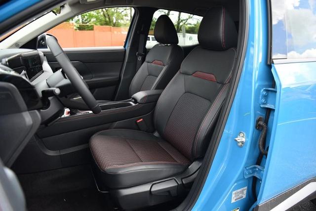 2025 Nissan Kicks Vehicle Photo in Ballwin, MO 63011