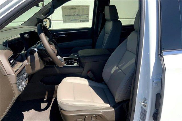 2025 Chevrolet Suburban Vehicle Photo in TOPEKA, KS 66609-0000
