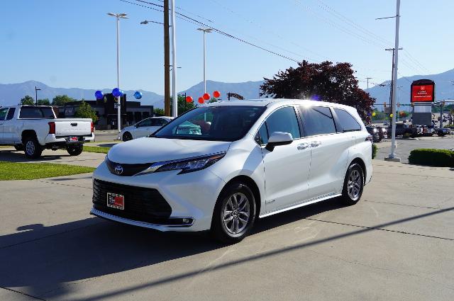 2021 Toyota Sienna Vehicle Photo in Riverdale, UT 84405