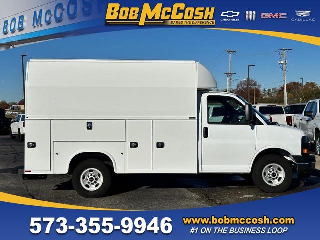 2024 GMC Savana Cutaway 3500 Vehicle Photo in COLUMBIA, MO 65203-3903