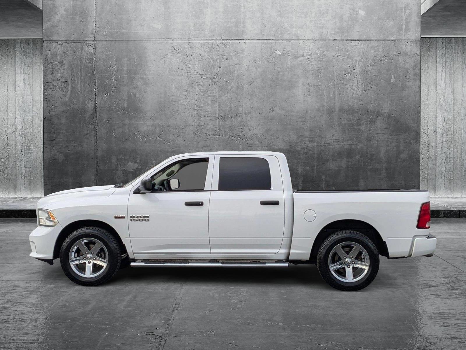 2015 Ram 1500 Vehicle Photo in VALENCIA, CA 91355-1705