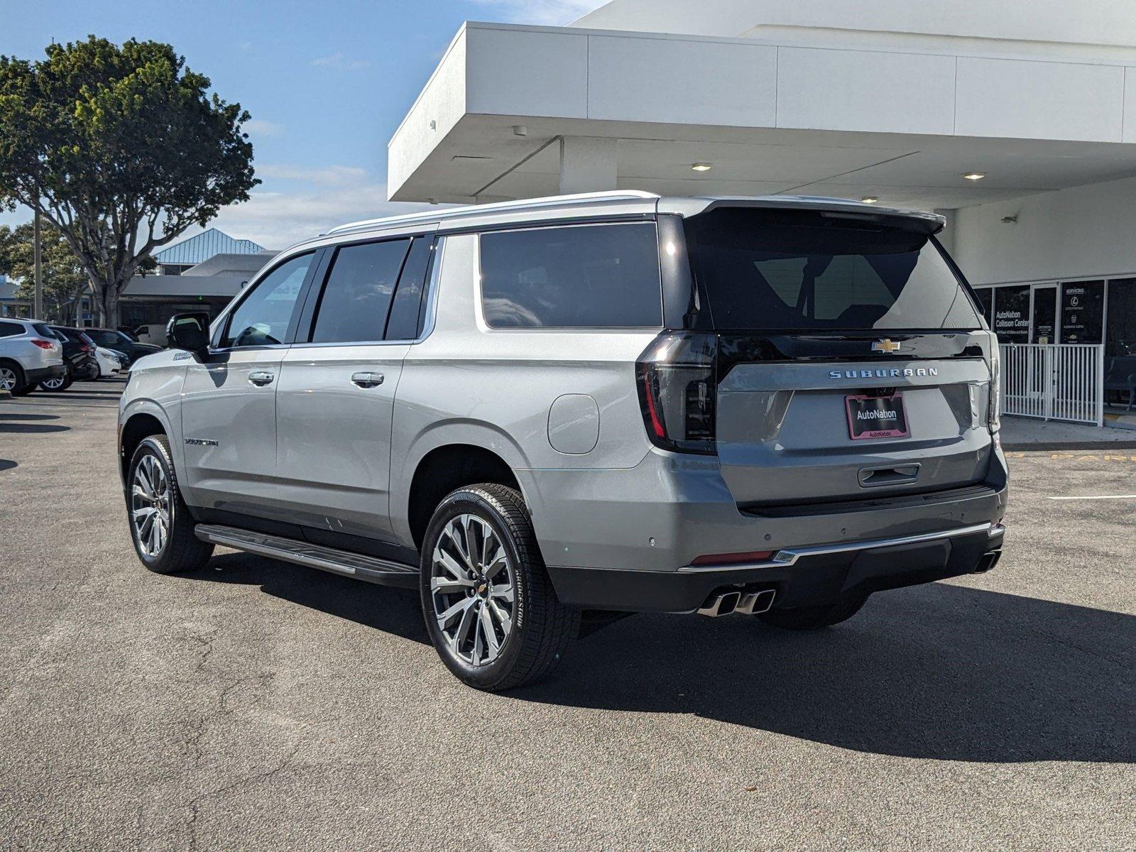 2025 Chevrolet Suburban Vehicle Photo in GREENACRES, FL 33463-3207