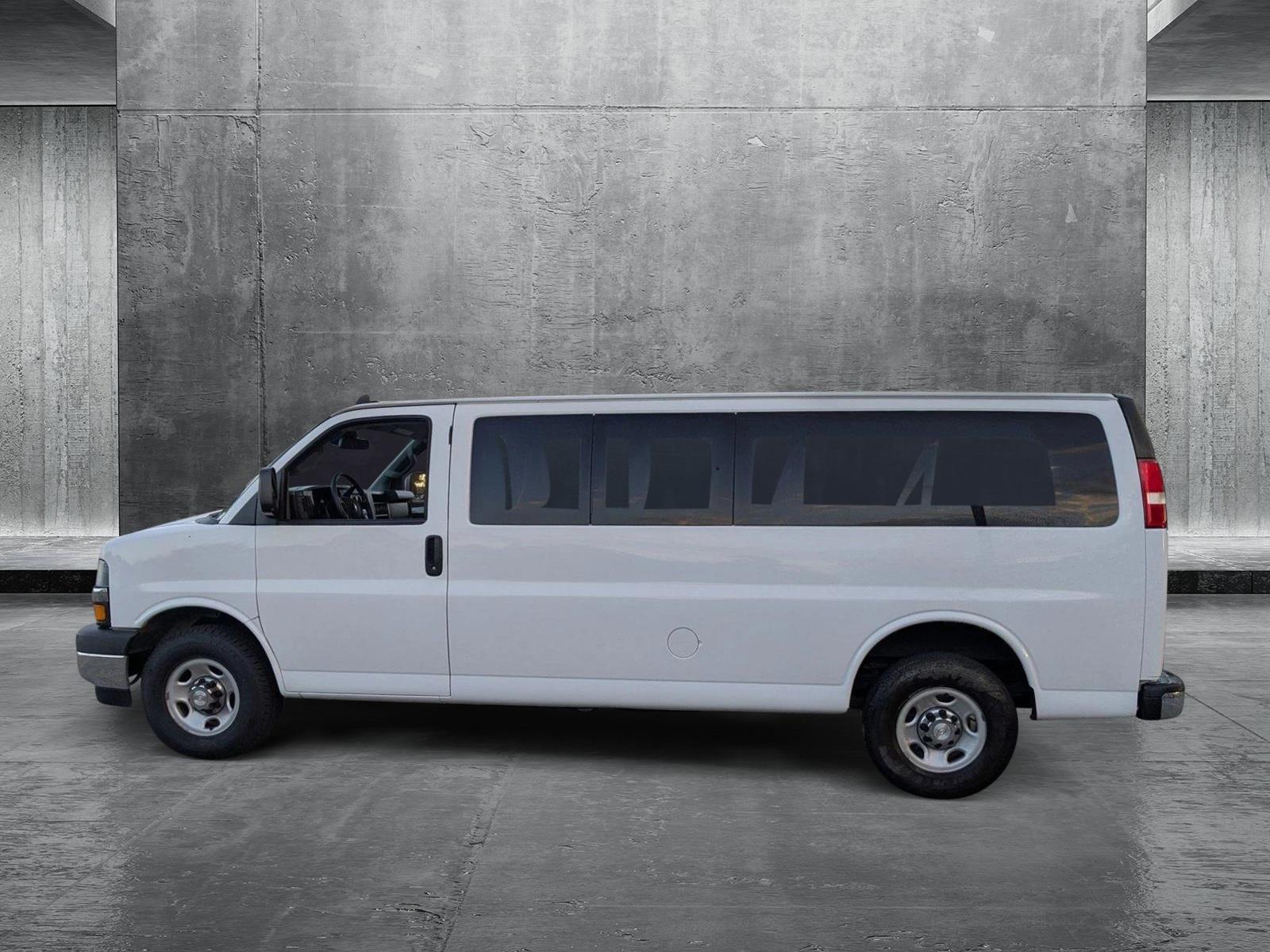 2020 Chevrolet Express Passenger 3500 Vehicle Photo in PEMBROKE PINES, FL 33024-6534