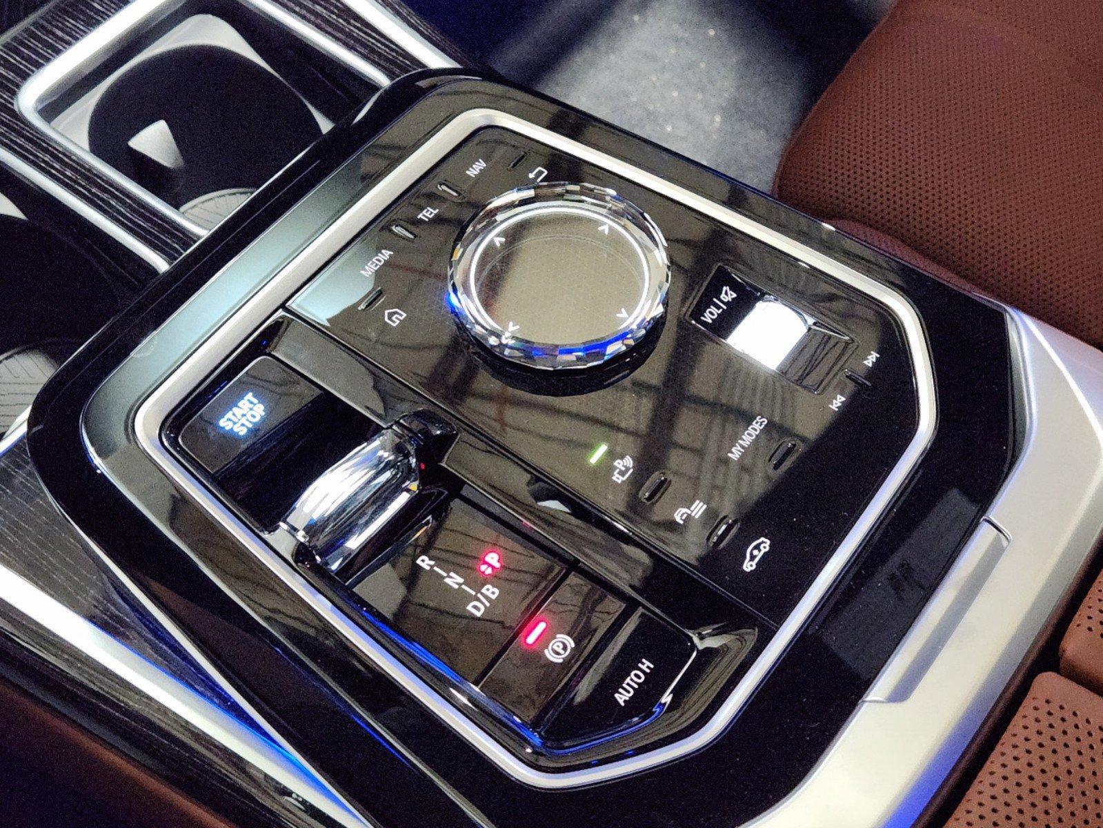 2025 BMW i7 Vehicle Photo in GRAPEVINE, TX 76051