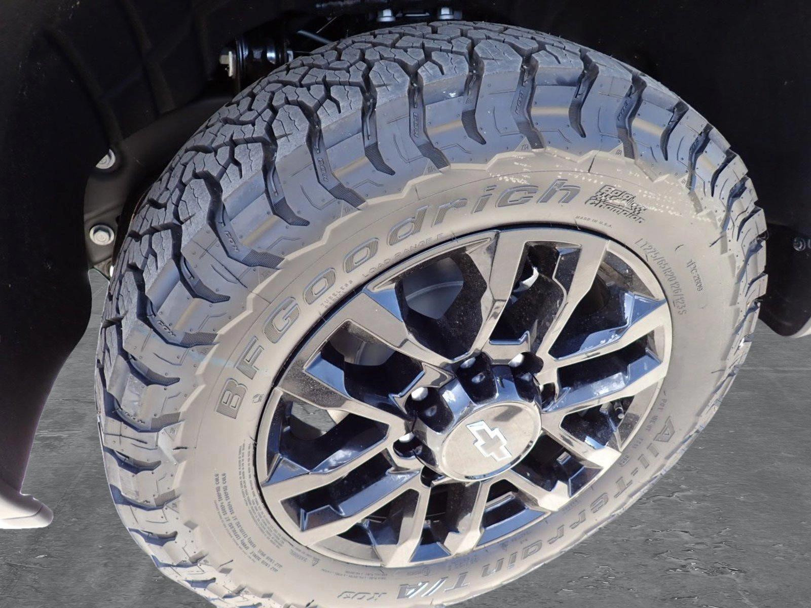 2025 Chevrolet Silverado 2500 HD Vehicle Photo in DENVER, CO 80221-3610