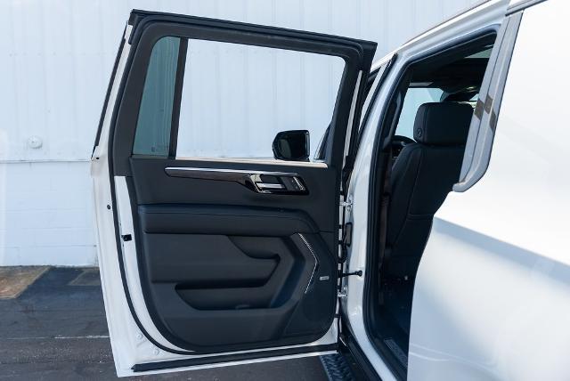 2025 Chevrolet Suburban Vehicle Photo in PLYMOUTH, MA 02360-4801