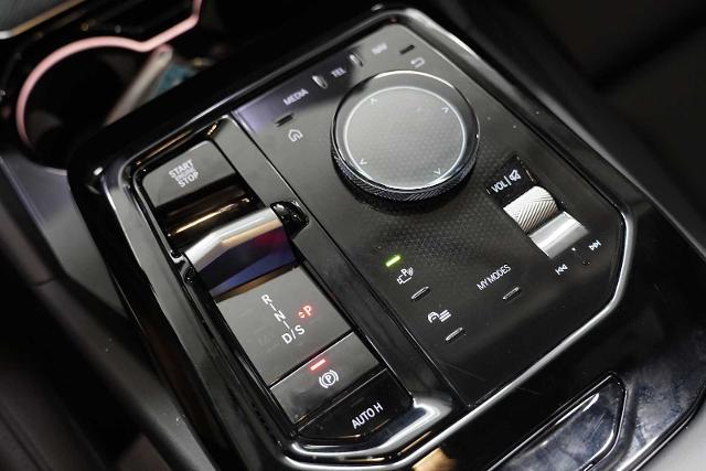 2025 BMW 540i xDrive Vehicle Photo in GRAPEVINE, TX 76051