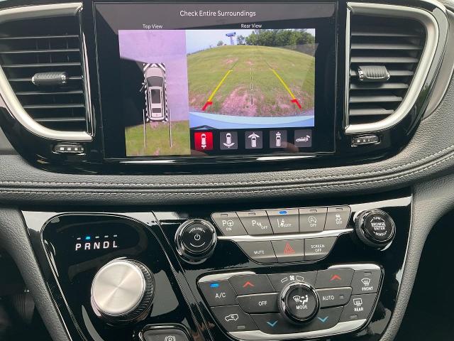 2025 Chrysler Pacifica Vehicle Photo in Kaukauna, WI 54130