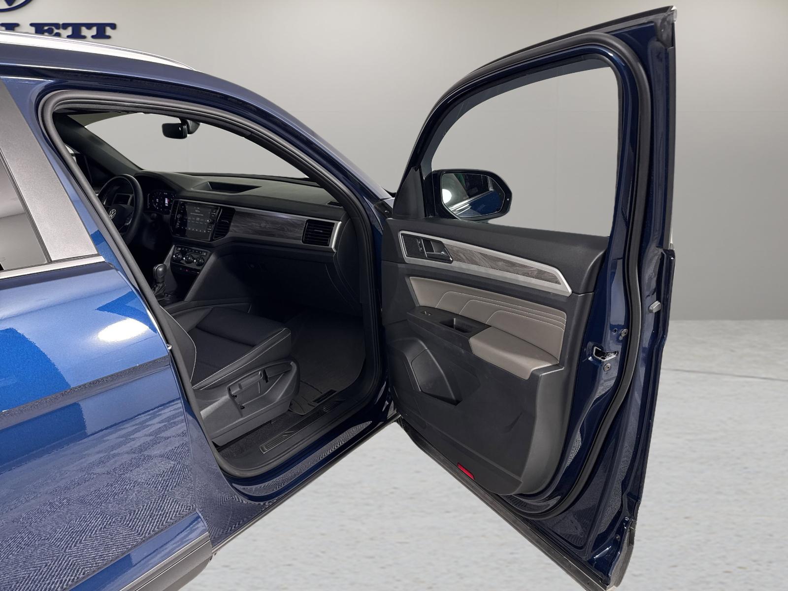 2023 Volkswagen Atlas Cross Sport Vehicle Photo in Georgetown, TX 78626