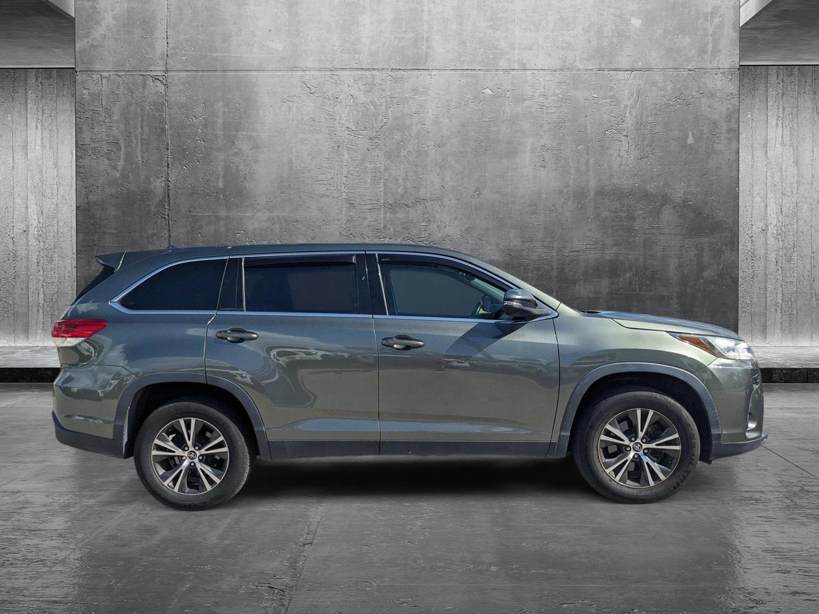 2019 Toyota Highlander Vehicle Photo in Miami, FL 33015