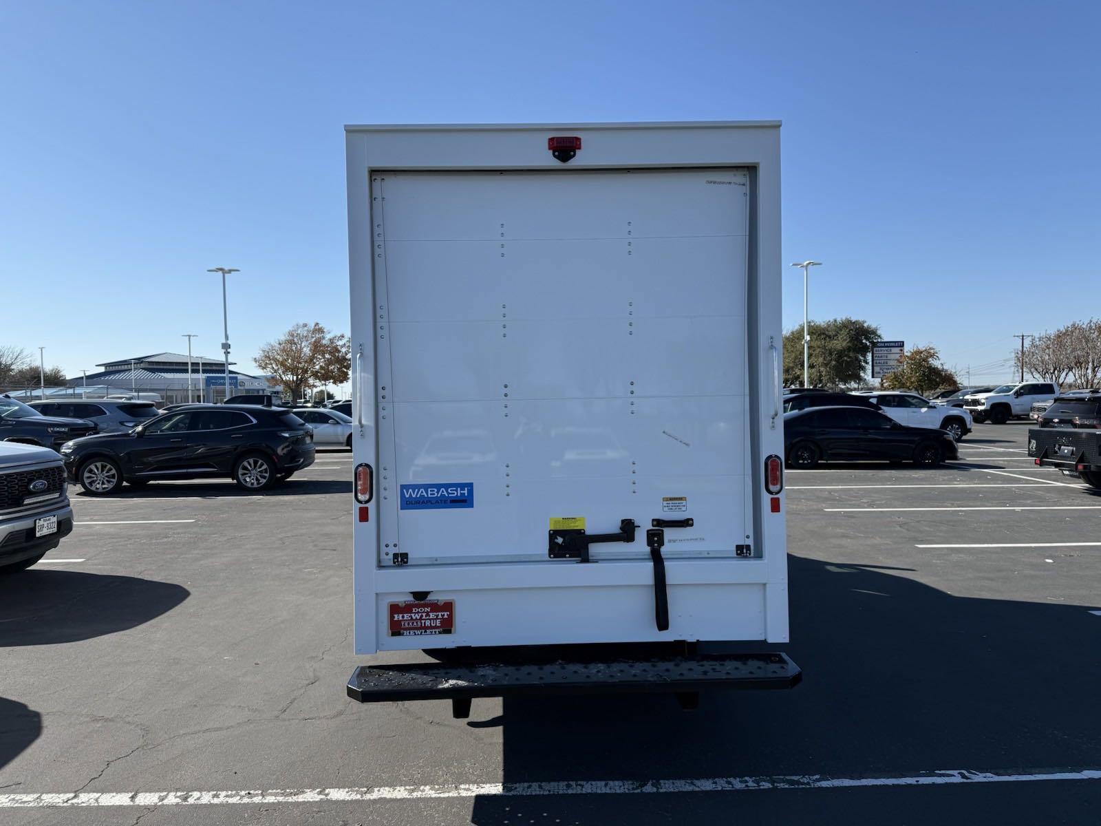 2024 Chevrolet Express Cutaway 3500 Vehicle Photo in GEORGETOWN, TX 78626-7508