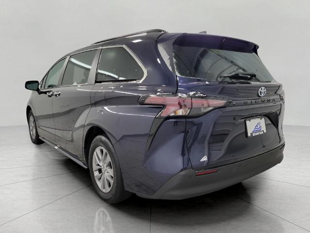 2024 Toyota Sienna Vehicle Photo in Oshkosh, WI 54904