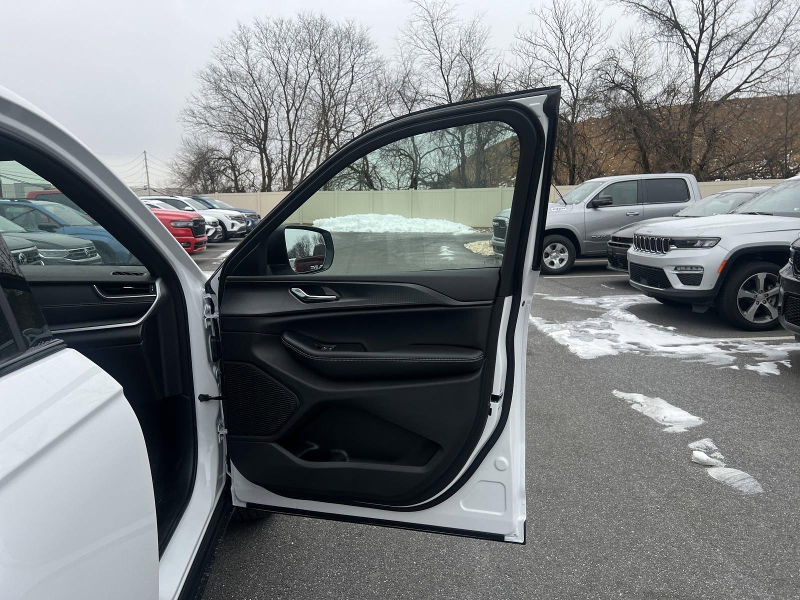 2025 Jeep Grand Cherokee Vehicle Photo in Mechanicsburg, PA 17050-1707
