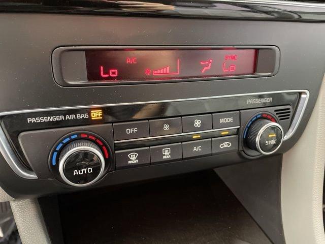 2016 Kia Optima Vehicle Photo in PHOENIX, AZ 85014-3381