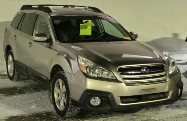 2014 Subaru Outback Vehicle Photo in Green Bay, WI 54304