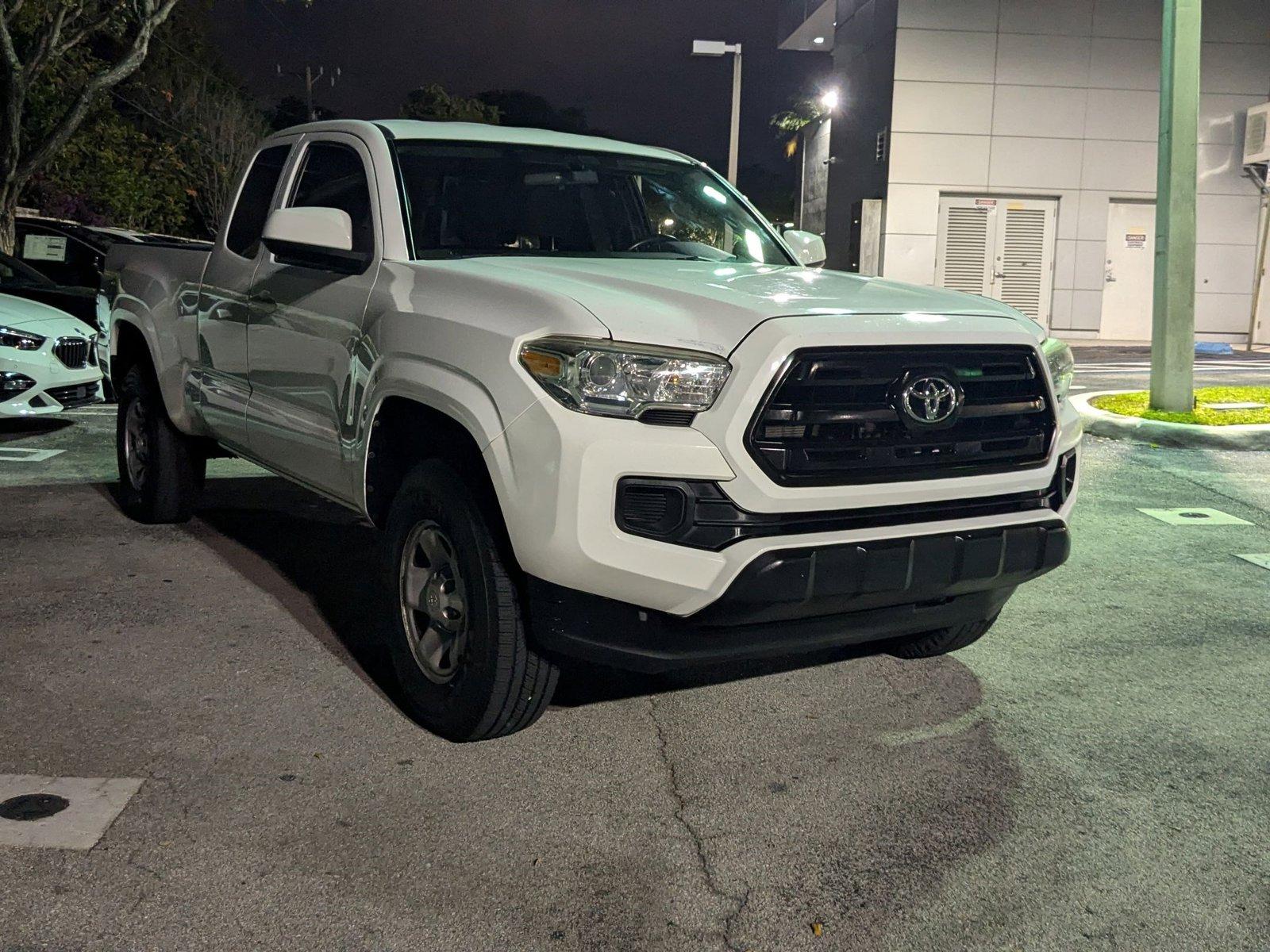 2017 Toyota Tacoma Vehicle Photo in Miami, FL 33135