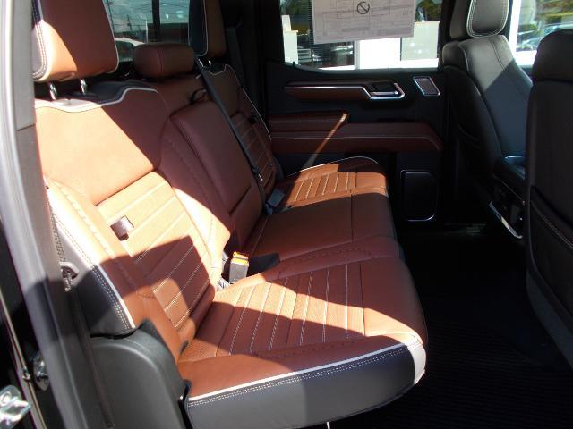 2025 GMC Sierra 1500 Vehicle Photo in LOWELL, MA 01852-4336