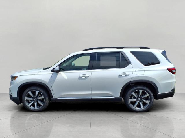 2025 Honda Pilot Vehicle Photo in Oshkosh, WI 54904