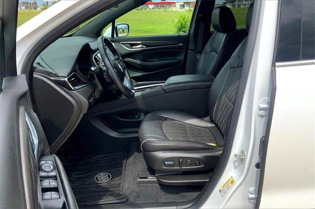 2024 Buick Enclave Vehicle Photo in TOPEKA, KS 66609-0000