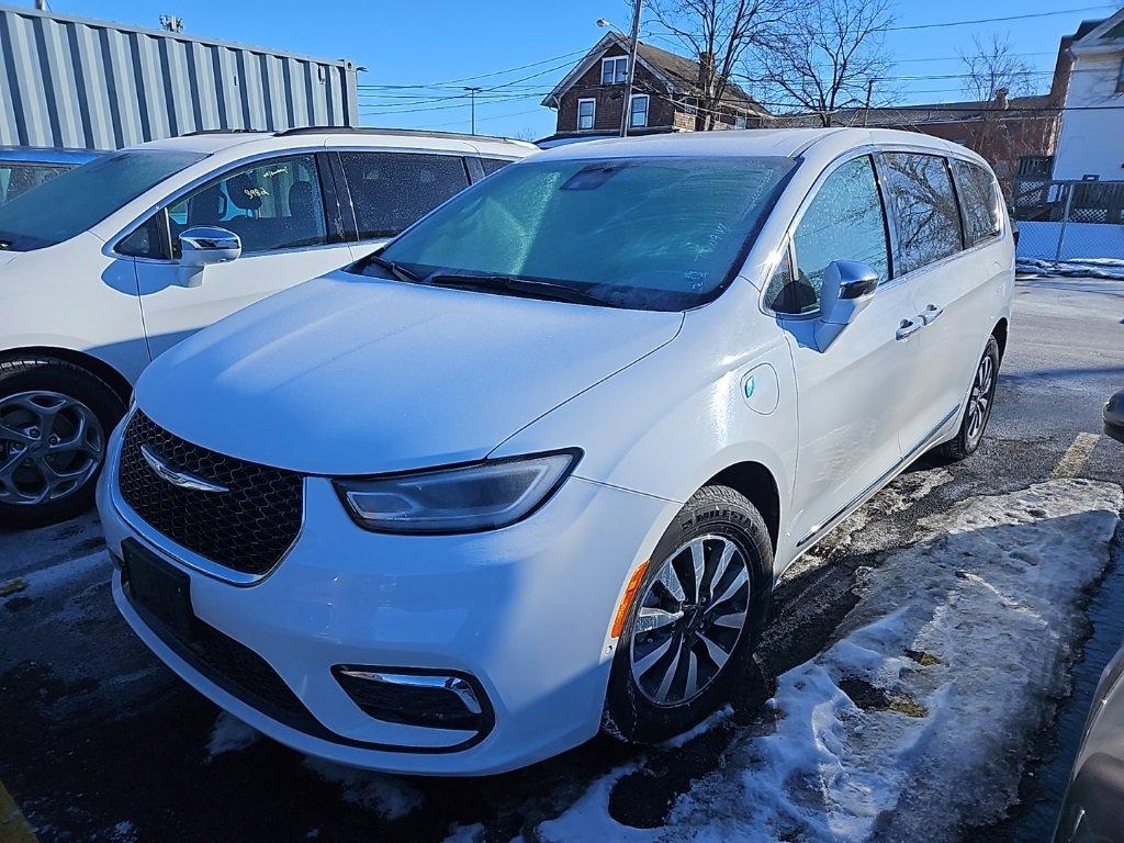 2022 Chrysler Pacifica Vehicle Photo in AKRON, OH 44303-2185