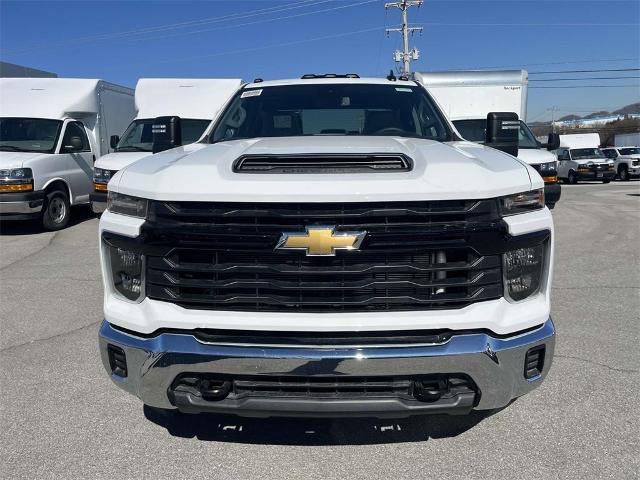 2024 Chevrolet Silverado 3500 HD Chassis Cab Vehicle Photo in ALCOA, TN 37701-3235