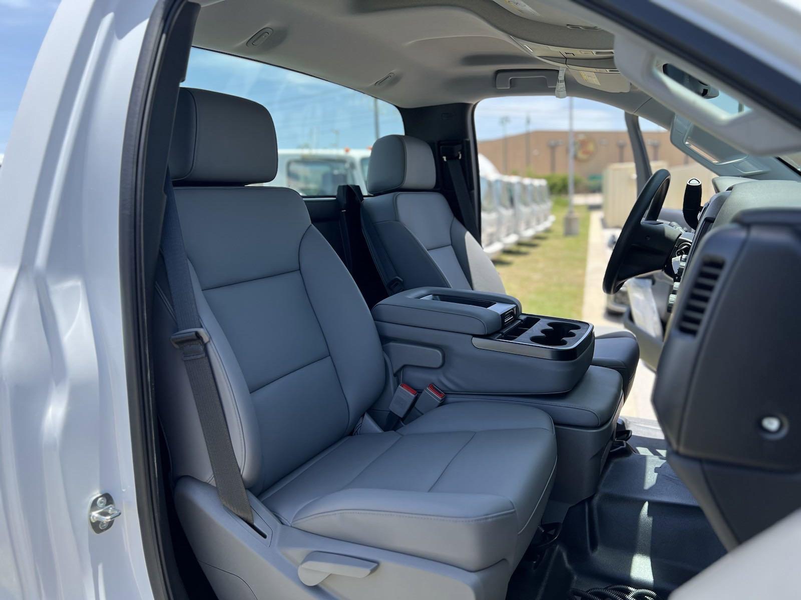2024 Chevrolet Silverado 6500 HD Vehicle Photo in GEORGETOWN, TX 78626-7508