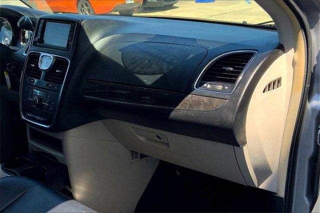 2016 Chrysler Town & Country Vehicle Photo in TOPEKA, KS 66609-0000