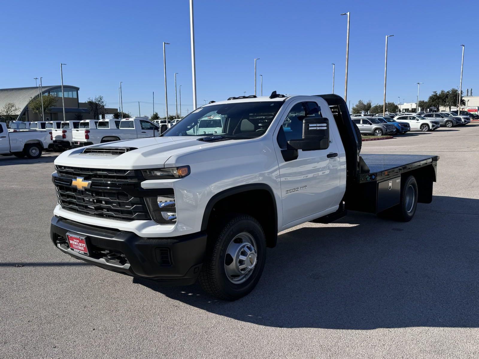 2025 Chevrolet Silverado 3500 HD Chassis Cab Vehicle Photo in GEORGETOWN, TX 78626-7508