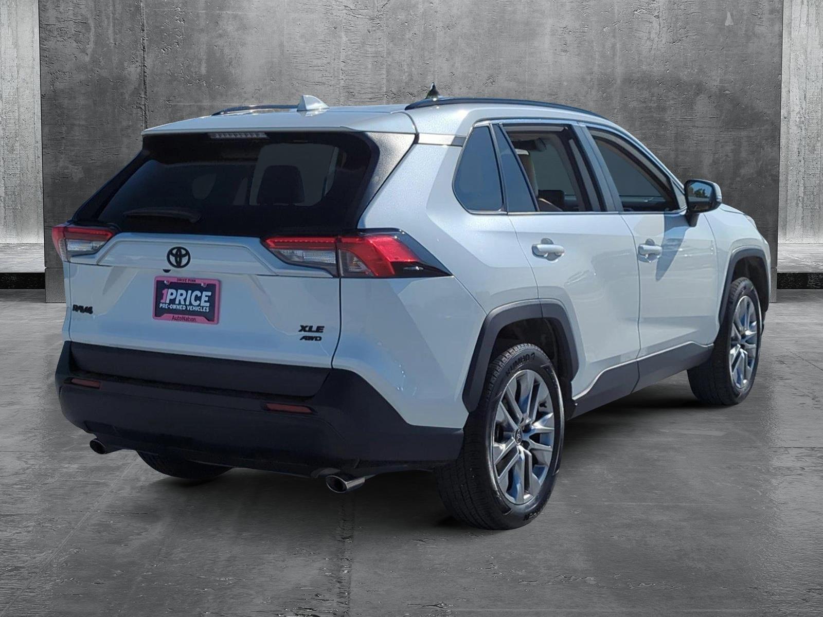 2022 Toyota RAV4 XLE Premium photo 5