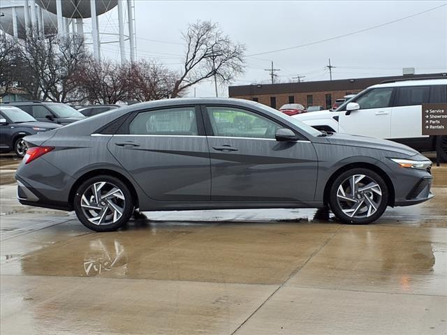 2025 Hyundai ELANTRA Vehicle Photo in Peoria, IL 61615