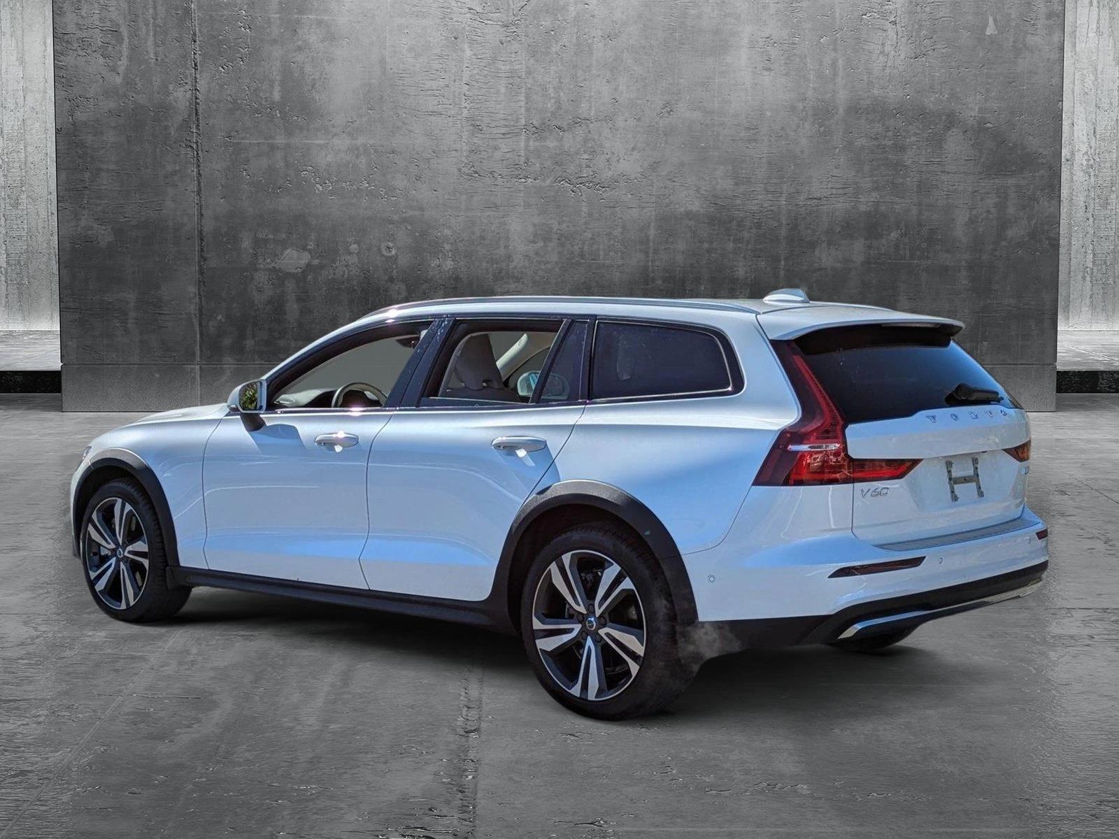 2023 Volvo V60 Cross Country Vehicle Photo in Clearwater, FL 33761