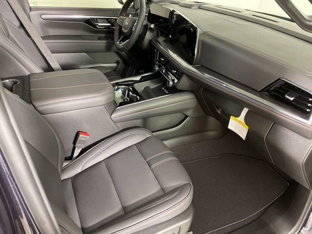 2025 Chevrolet Suburban Vehicle Photo in PHOENIX, AZ 85014-3381