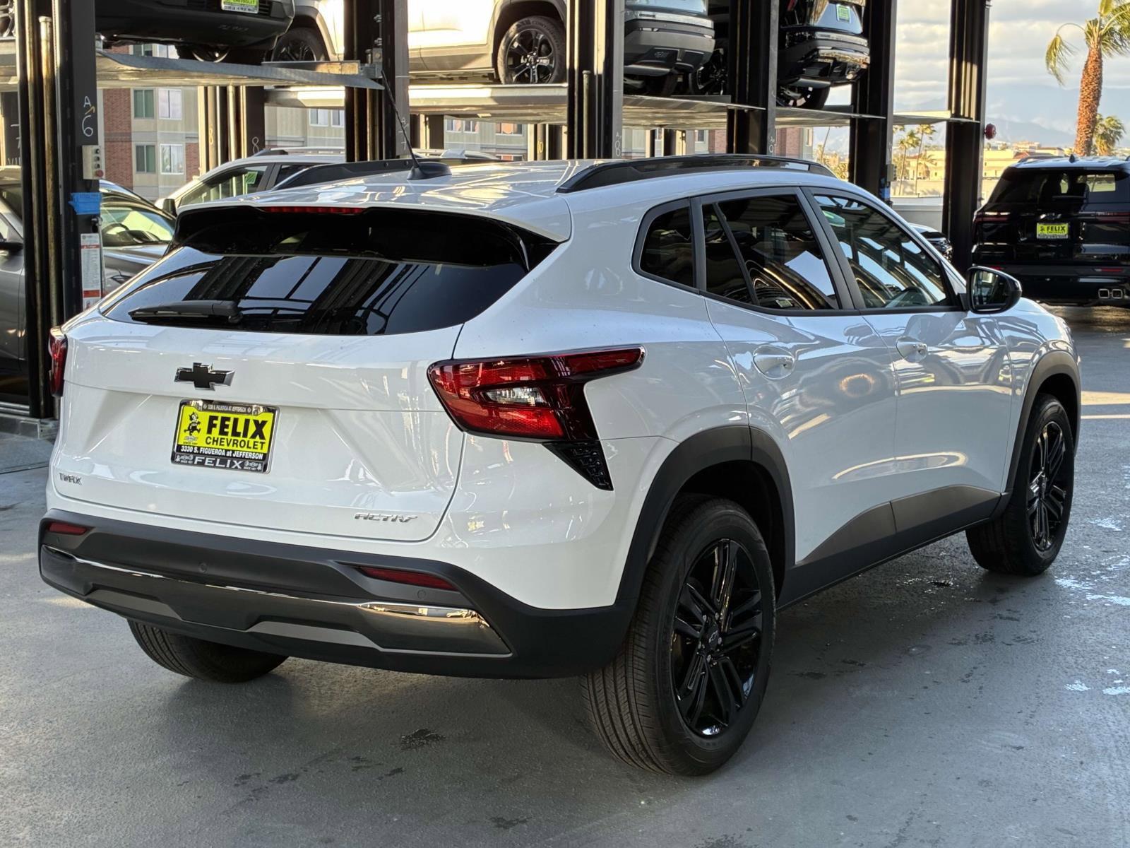 2025 Chevrolet Trax Vehicle Photo in LOS ANGELES, CA 90007-3794