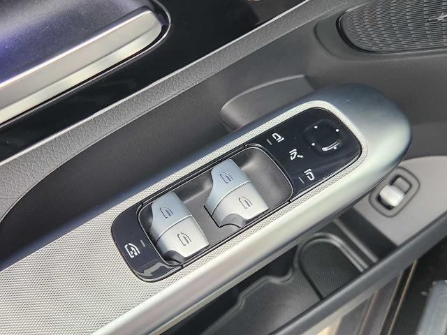 2025 Mercedes-Benz GLC Vehicle Photo in HOUSTON, TX 77079
