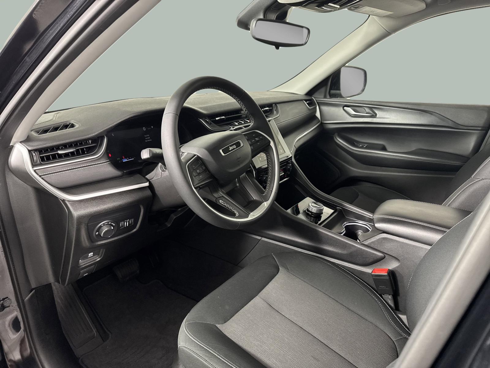 2024 Jeep Grand Cherokee Vehicle Photo in GEORGETOWN, TX 78626-7508