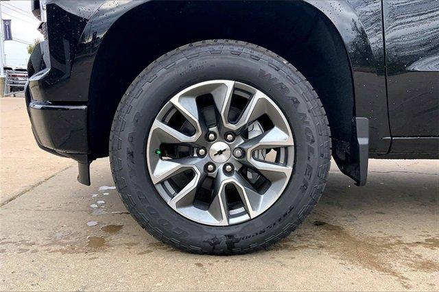 2024 Chevrolet Silverado 1500 Vehicle Photo in TOPEKA, KS 66609-0000