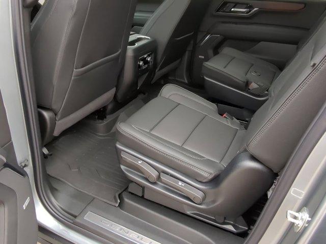 2025 GMC Yukon XL Vehicle Photo in ALBERTVILLE, AL 35950-0246