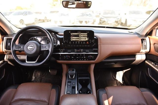 2023 Nissan Pathfinder Platinum Tan for Sale in Ballwin, MO