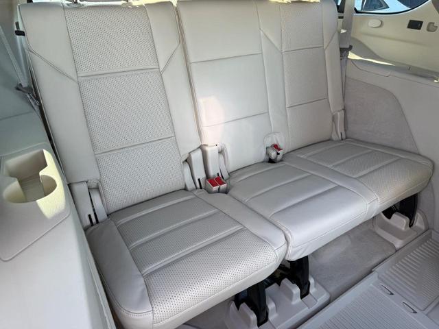 2024 Cadillac Escalade Vehicle Photo in COLUMBIA, MO 65203-3903