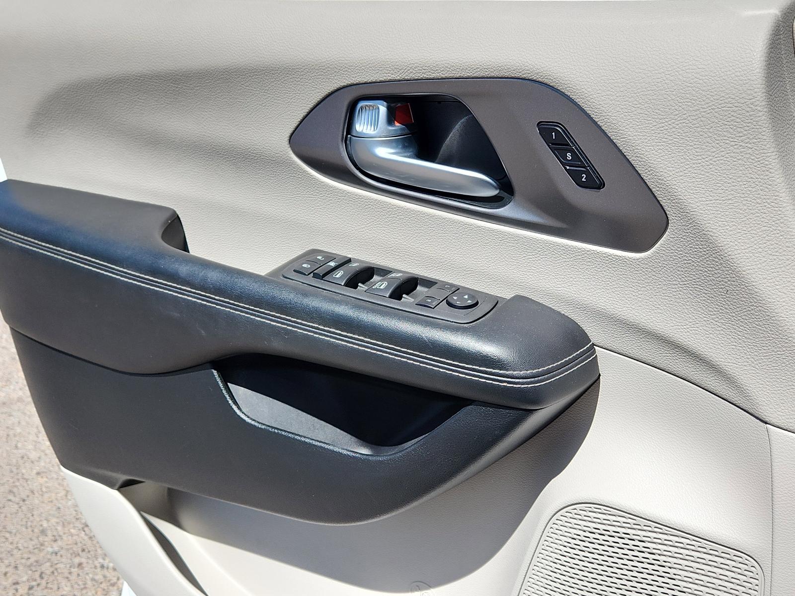 2022 Chrysler Pacifica Vehicle Photo in Albuquerque, NM 87110