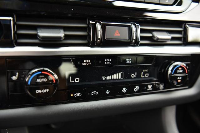 2025 Nissan Pathfinder Vehicle Photo in Ballwin, MO 63011