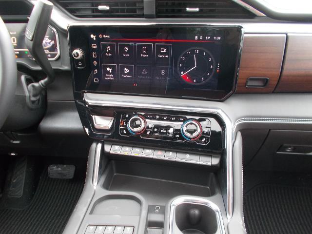 2025 GMC Sierra 2500 HD Vehicle Photo in LOWELL, MA 01852-4336