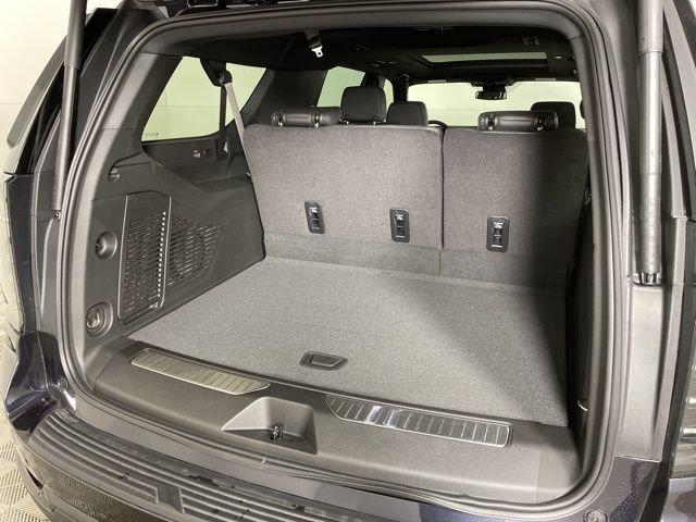 2025 Chevrolet Suburban Vehicle Photo in PHOENIX, AZ 85014-3381
