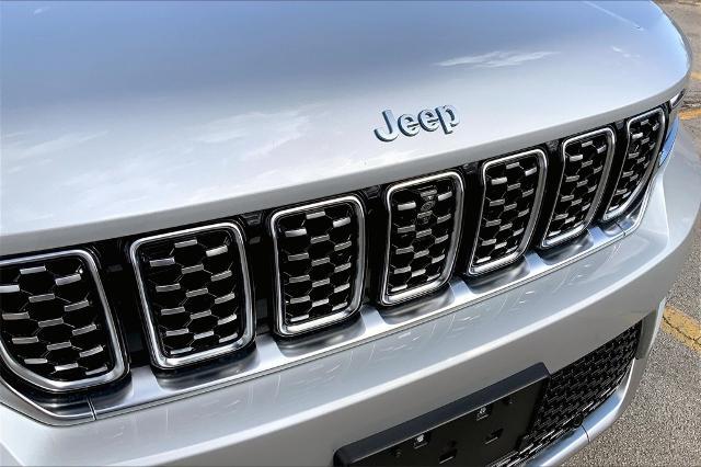 2023 Jeep Grand Cherokee 4xe Vehicle Photo in Kansas City, MO 64114