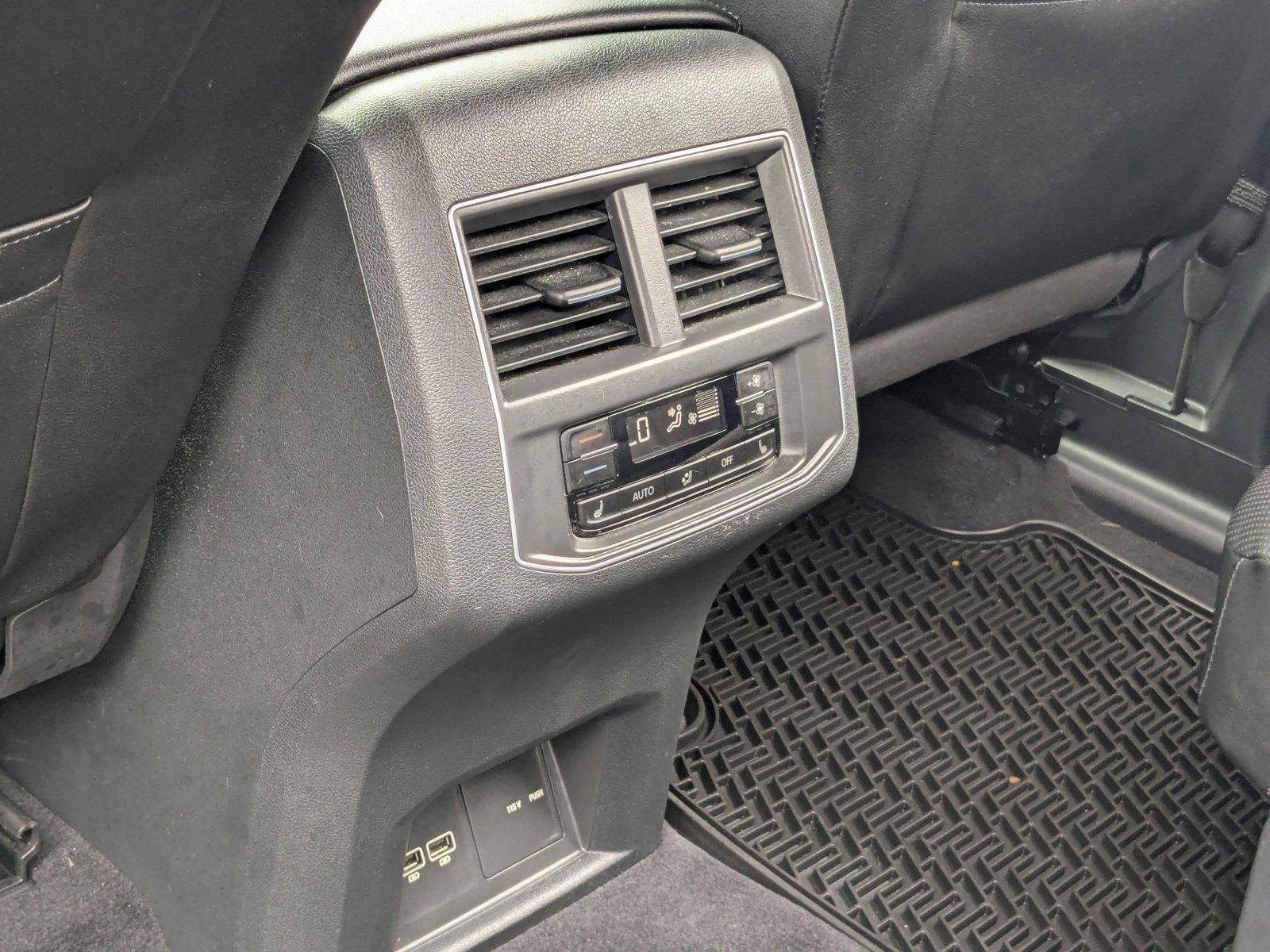 2018 Volkswagen Atlas Vehicle Photo in Tampa, FL 33614