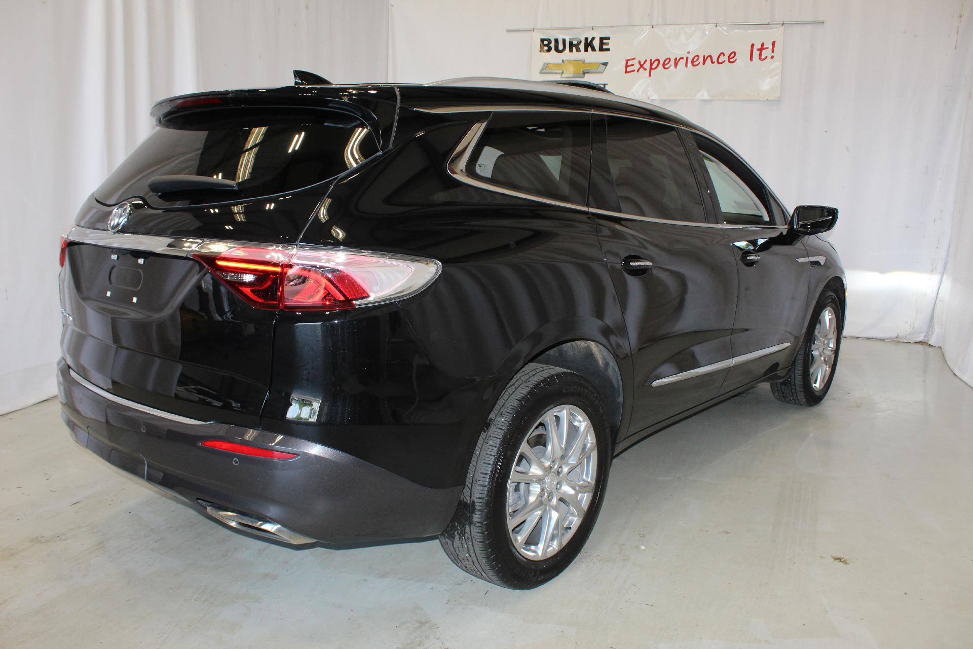 2022 Buick Enclave Vehicle Photo in NORTHAMPTON, MA 01060-1120