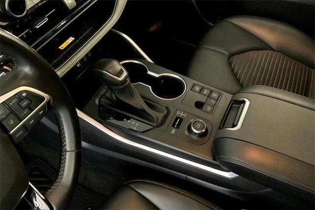 2023 Toyota Highlander Vehicle Photo in KANSAS CITY, MO 64114-4545