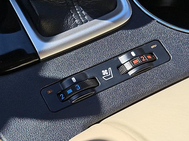 2019 Toyota Highlander Vehicle Photo in TREVOSE, PA 19053-4984