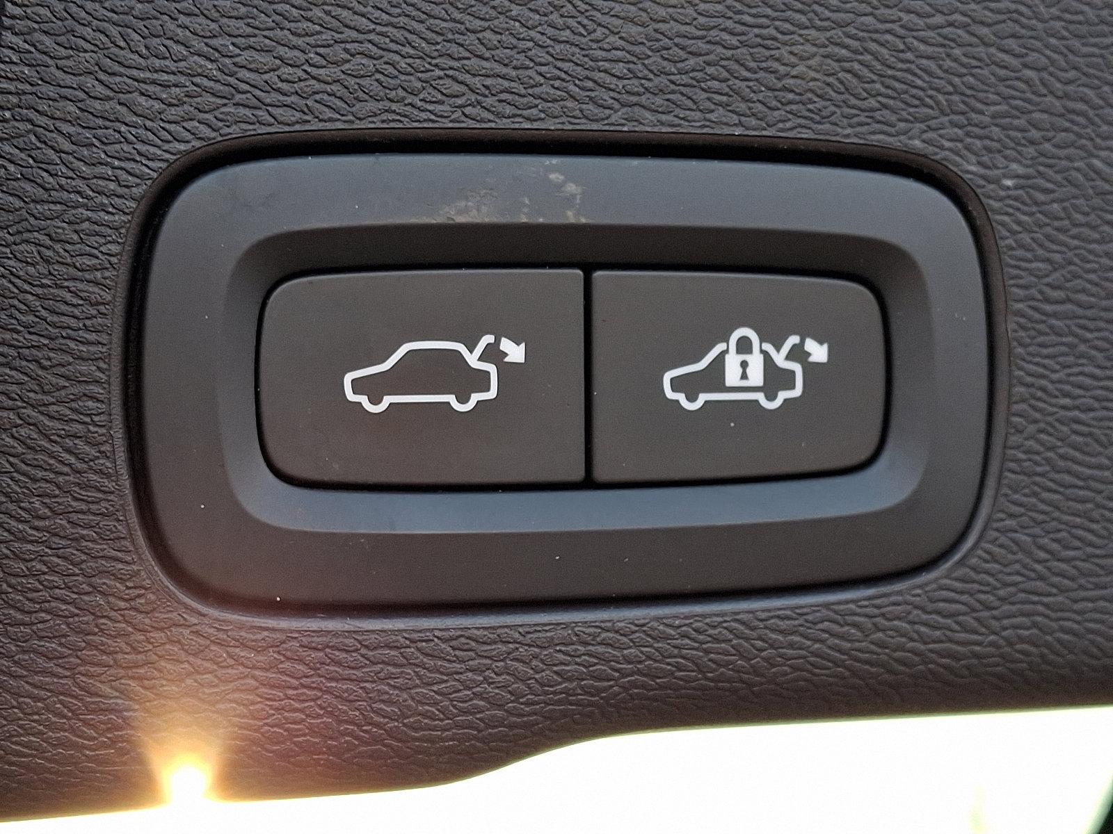 2022 Volvo XC60 Vehicle Photo in Trevose, PA 19053